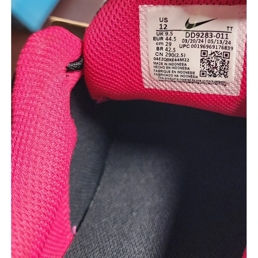 Sz 12 WMNS(Men 10.5) NIKE Flex Experience RN 11 NN Blk/Metallic Gold‎ DD9283 011